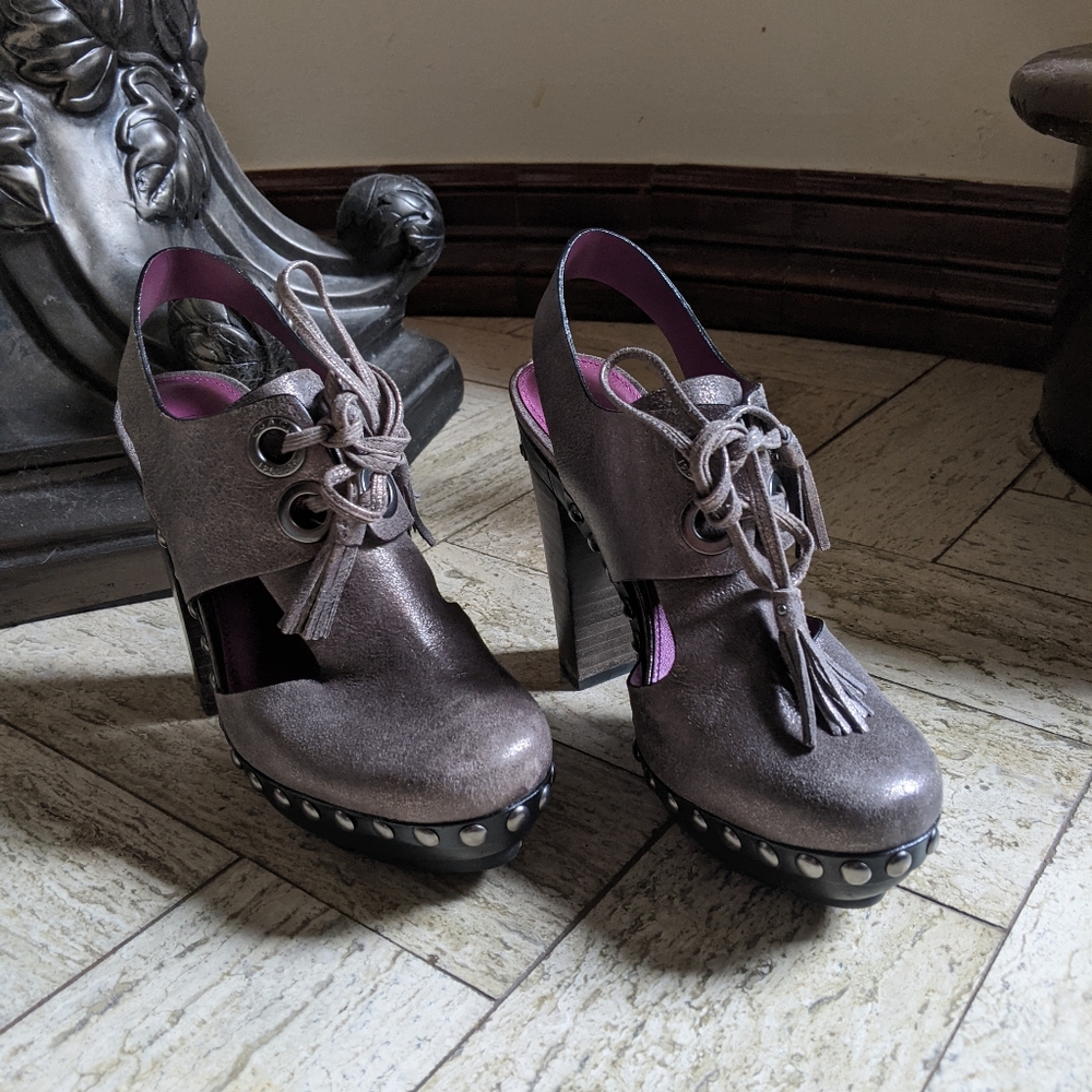 Coach Heels - Picture 7 of 12